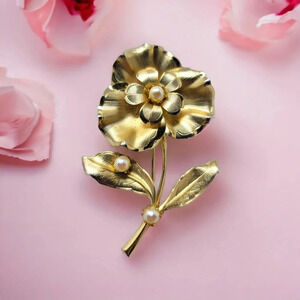 Vintage Gold Toned Flower Brooch with Pearl Accents